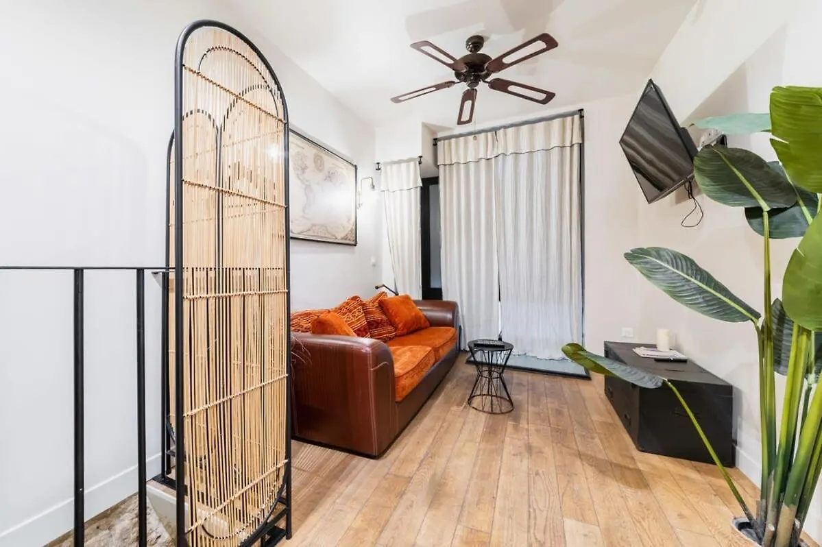 Appartement Au Coeur Paris 9 Moulin Rouge - Flat-Guest 0*,  France